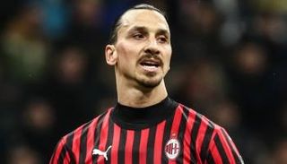 زلاتان إبراهيموفيتش مهاجم ميلان