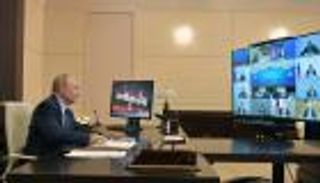 بوتين يفضل العمل عن بعد ويكشف المزايا