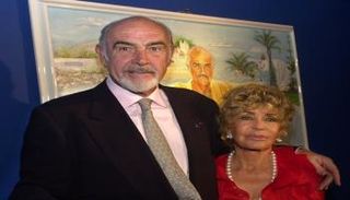 الممثل البريطاني شون كونري وزوجته ميشلين روكبرون