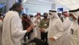 بالصور.. السعودية تستقبل أول أفواج عمرة الخارج بـ"إجراءات احترازية"