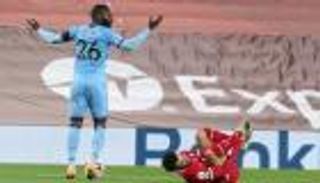 "ليست ركلة جزاء".. مدرب وست هام يتهم صلاح بالغطس