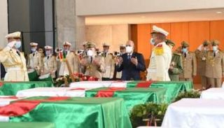 تبون يقرأ الفاتحة على أرواح شهداء الجزائر - أرشيفية