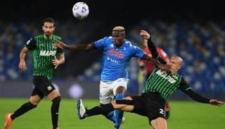 من مواجهة ساسولو ونابولي بالدوري الإيطالي