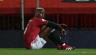 بوجبا لاعب مانشستر يونايتد عقب ارتكاب الخطأ أمام أرسنال