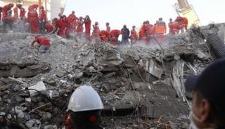 أضرار خلفها الزلزال