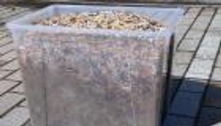 إيطالي ينقذ العالم من التلوث.. الفاكهة مقابل أعقاب السجائر