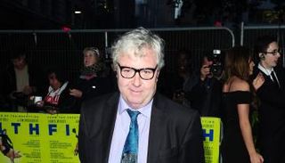 الممثل الكوميدي البريطاني جون سيشنز