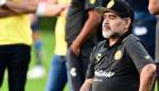 مارادونا في المستشفى وطبيبه يرفض الإفصاح عن مرضه