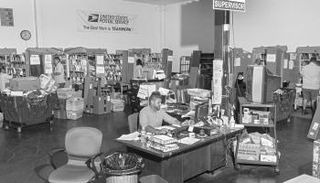 موظفو بريد أمريكيون