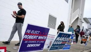 ناخبون يرتدون كمامات - واشنطن بوست 