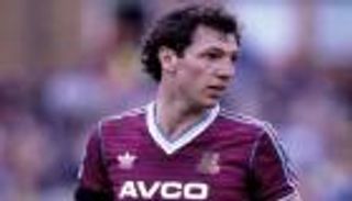 نوادر كروية.. قصة مدافع سجل "هاتريك" في 3 حراس مرمى