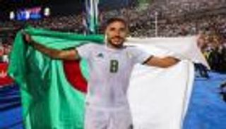 يوسف بلايلي.. من أفضل لاعب أفريقي إلى "كرة الشوارع"