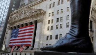 الواجهة الأمامية لبورصة نيويورك - رويترز