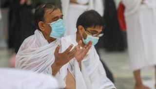 أول فوج من معتمري الخارج يبدأ مناسك العمرة