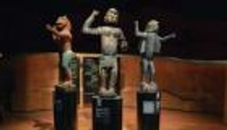 فرنسا توافق على إعادة قطع أثرية إلى السنغال وبنين