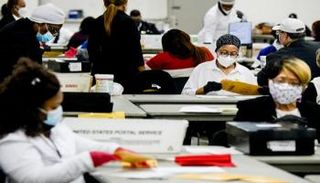 عملية فرز الأصوات في الانتخابات الأمريكية- أرشيفية