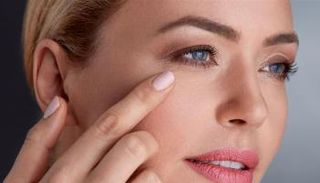 وصفات طبيعية للتخلص من تجاعيد العين