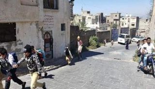 هلع الأطفال جراء القصف الحوثي 