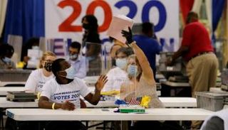 فرز الأصوات في الانتخابات الأمريكية