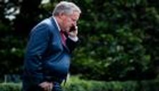 إبعاد كبير موظفي البيت الأبيض عن ترامب في "توقيت حرج"