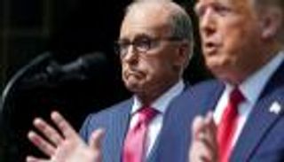 مستشار ترامب يسير عكس الاتجاه ويصدم الرئيس