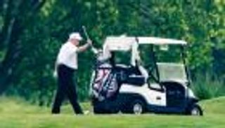 ترامب في مضمار الجولف.. البحث عن نصر بعد الخسارة 