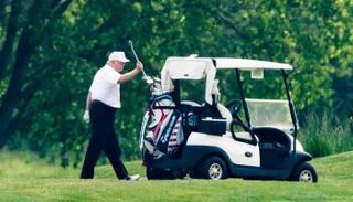 دونالد ترامب في معلب الجولف