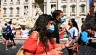 إيطاليا تسجل رقما قياسيا بإصابات كورونا.. و23 ألف حالة في بريطانيا