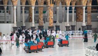 أعمال تطهير المسجد الحرام تجري على مدار الساعة