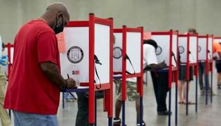 الانقسامات بالمجتمع الأمريكي خيمت على عملية التصويت