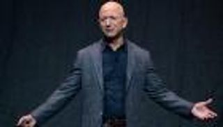 لماذا باع أغنى رجل في العالم أسهم أمازون قبل فوز بايدن بساعات؟