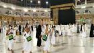 السعودية تستقبل الفوج الثالث من معتمري الخارج