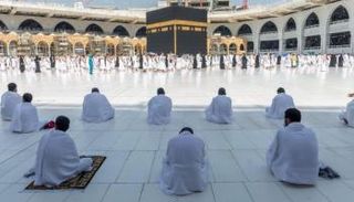 المصلون في المسجد الحرام