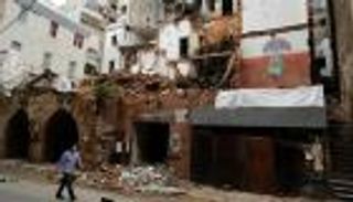 بالصور: بعد انفجار المرفأ.. الأمطار تعصف بأبنية لبنان