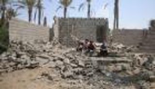 الحوثي جماعة "إرهابية".. أبرز مطالب اليمنيين من بايدن