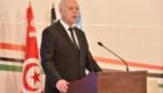 الرئيس التونسي: يجب تفكيك أي قوة خارج الشرعية الليبية