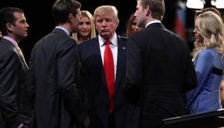 ترامب مع أفراد عائلته