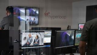 نجاح تاريخي للتجربة الأولى لنقل الركاب عبر 