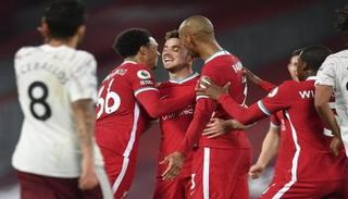 ديوجو جوتا مع لاعبي ليفربول