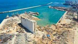 صورة من الجو لموقع الانفجار في مرفأ بيروت