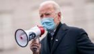 الكمامة "إجبارية".. أول تدابير بايدن وتحذيرات من "تمرد"