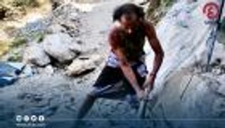 بالصور.. يمنيون "يفجرون" طرق الخير بألغام الحوثي