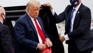 الرئيس الأمريكي المنتهية ولايته دونالد ترامب 