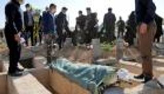 مقبرة "بهشت زهرا" تمتلئ بضحايا كورونا في إيران