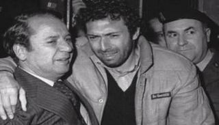 كيني لاعب برشلونة السابق بعد إطلاق سراحه
