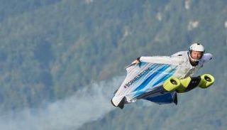 السترة المجنحة من بي إم دبليو