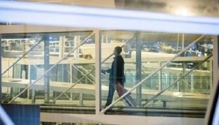 راكب بمطار شارل ديجول - نيويورك بوست