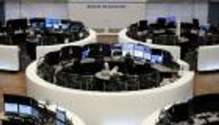 جلسات حمراء.. ذعر موجة كورونا الثانية يضرب بورصات أوروبا