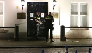 الشرطة الهولندية في موقع الحادث