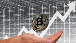 البيتكوين تعود لمستوى قبل عامين